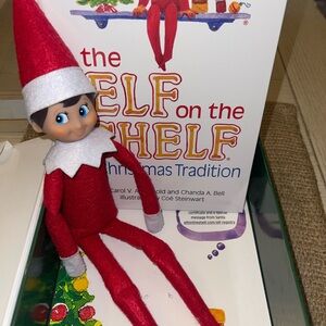Like New—-Elf On a Shelf w/Book